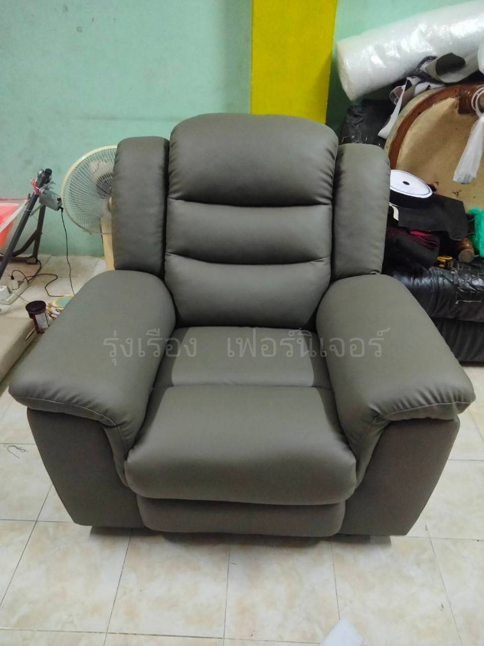 11 - https://rungruengfurniture.com | บริการซ่อมโซฟา ซ่อมเบาะหนังแท้-หนังเทียม เปลี่ยนผ้า ทุกแบบ สั่งทำตามแบบ ซ่อมเก้าอี้ บุผนังหัวเตียง บริการโดยทีมช่างเฟอร์นิเจอร์มืออาชีพ ที่ให้บริการมายาวนานหลายปี การันตีด้วยผลงานการซ่อมโซฟามากมาย