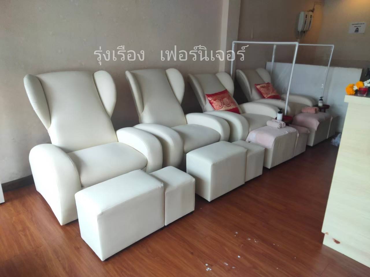 31 - https://rungruengfurniture.com | บริการซ่อมโซฟา ซ่อมเบาะหนังแท้-หนังเทียม เปลี่ยนผ้า ทุกแบบ สั่งทำตามแบบ ซ่อมเก้าอี้ บุผนังหัวเตียง บริการโดยทีมช่างเฟอร์นิเจอร์มืออาชีพ ที่ให้บริการมายาวนานหลายปี การันตีด้วยผลงานการซ่อมโซฟามากมาย