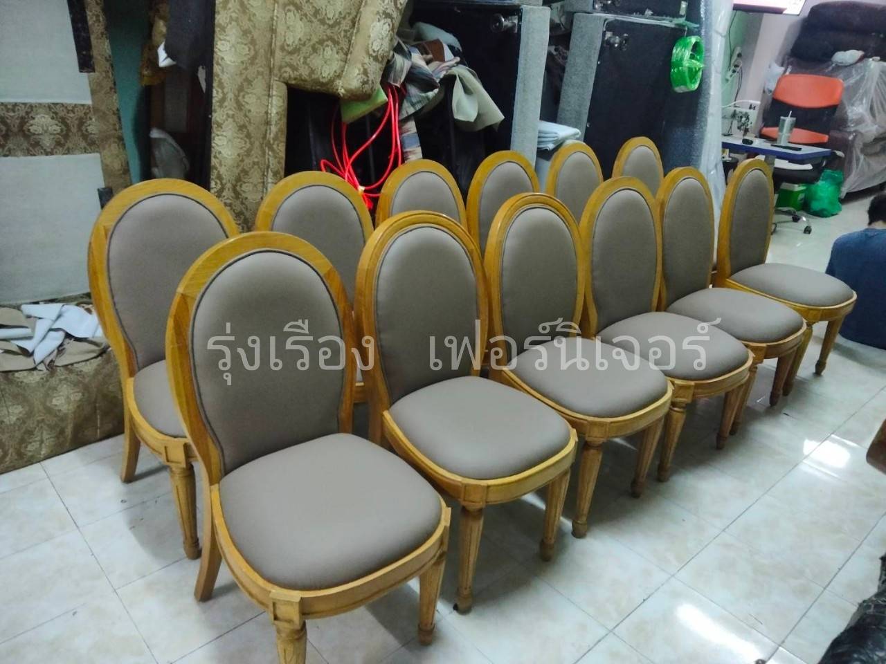 6 - https://rungruengfurniture.com | บริการซ่อมโซฟา ซ่อมเบาะหนังแท้-หนังเทียม เปลี่ยนผ้า ทุกแบบ สั่งทำตามแบบ ซ่อมเก้าอี้ บุผนังหัวเตียง บริการโดยทีมช่างเฟอร์นิเจอร์มืออาชีพ ที่ให้บริการมายาวนานหลายปี การันตีด้วยผลงานการซ่อมโซฟามากมาย
